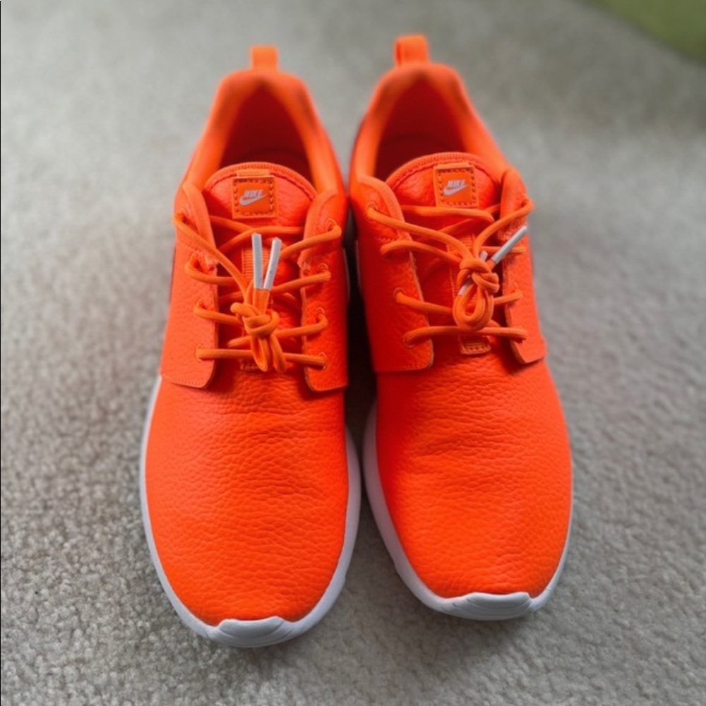 Orange leather Roshes